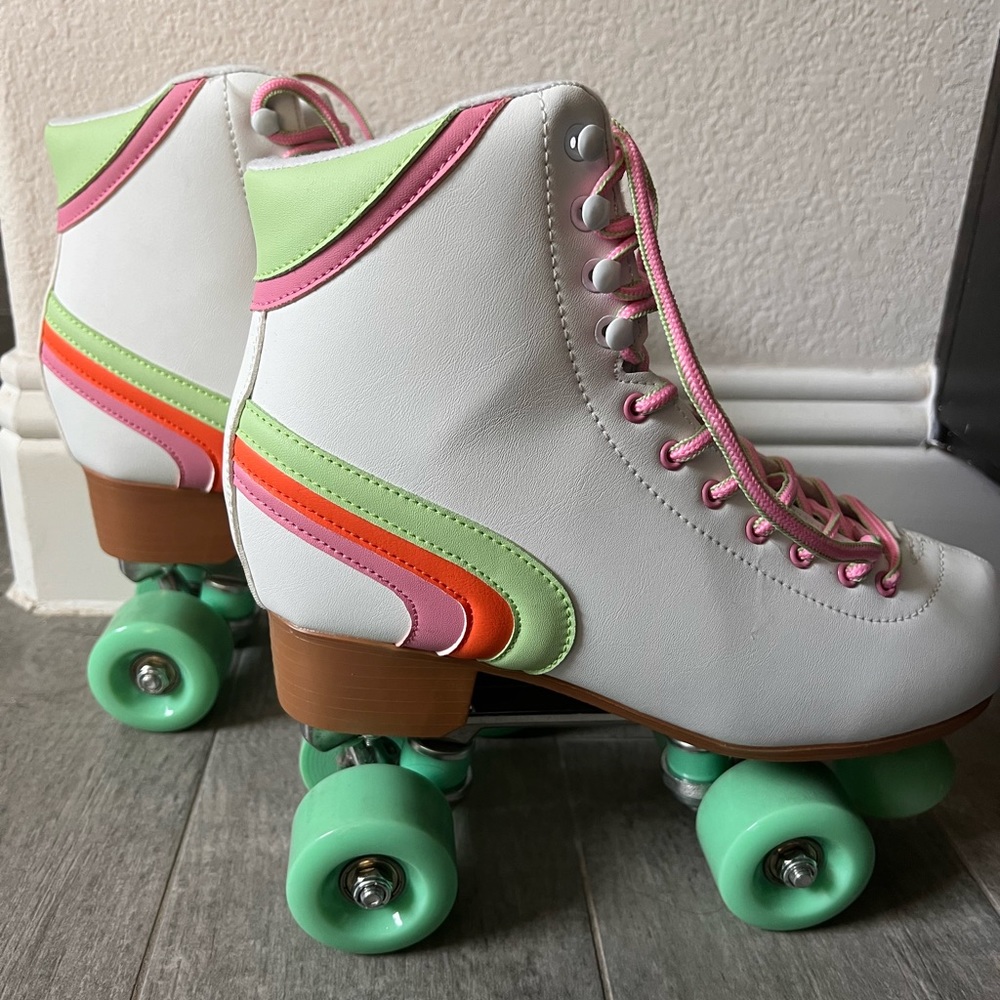 Size 10 women’s Cosmic Skates